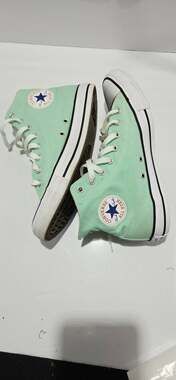 New Light Aphid Green Converse Shoes Girls Youth Size 11/Men 9